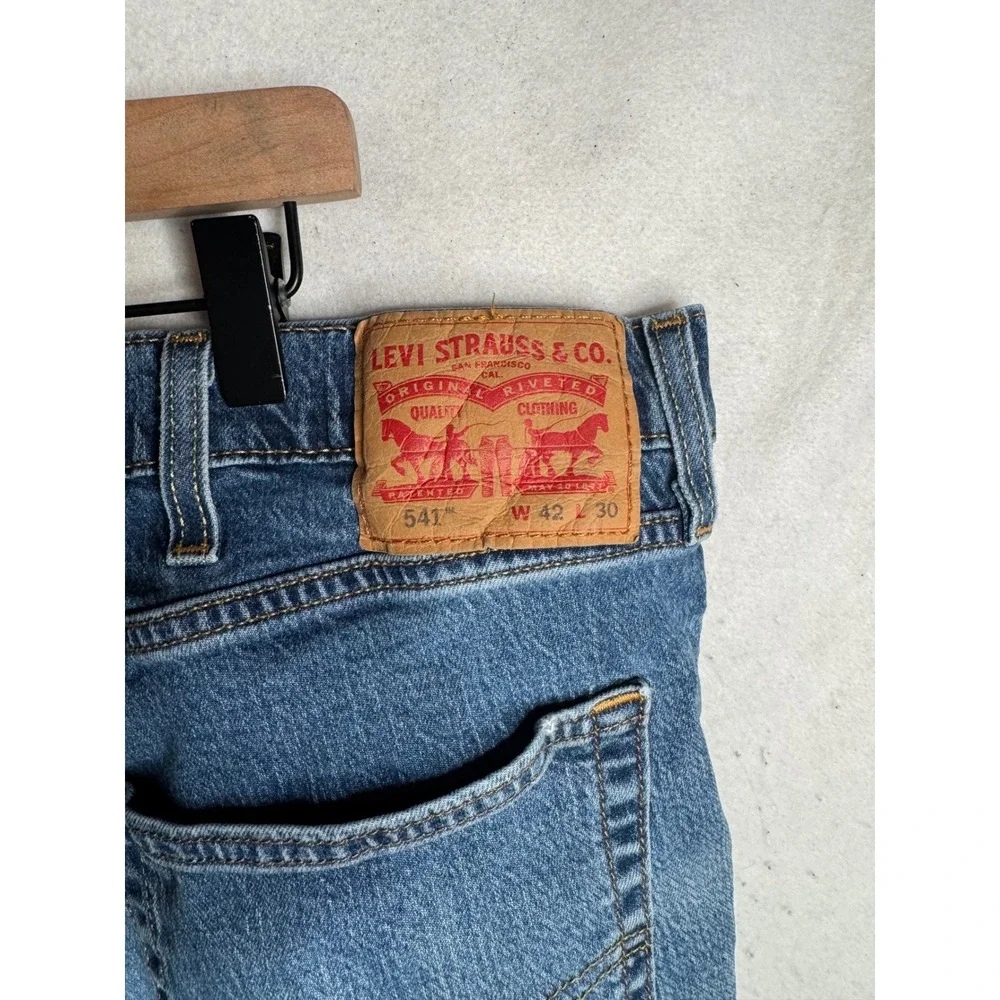 Levi's 541 Athletic Taper Mens Jeans 42x30 Medium Wash‎ Blue Denim 18181-0222